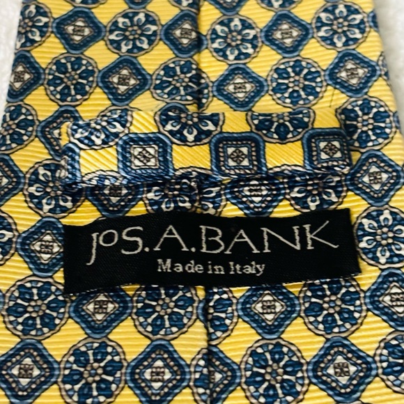 Brand New Corporate Power Tie By JOS A. BANK - Picture 3 of 3